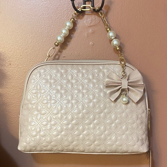 Vince Camuto NWT Pink Quilted Satchel with Gold Chain & Pearl Strap Bow Charm - Picture 1 of 6